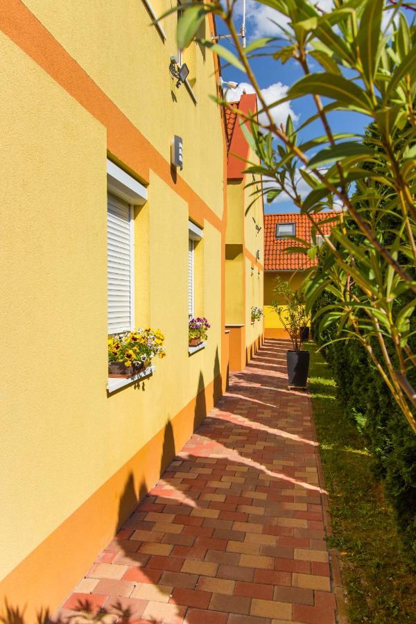 Ponty-Lak Panzio Guest House Davod Bagian luar foto