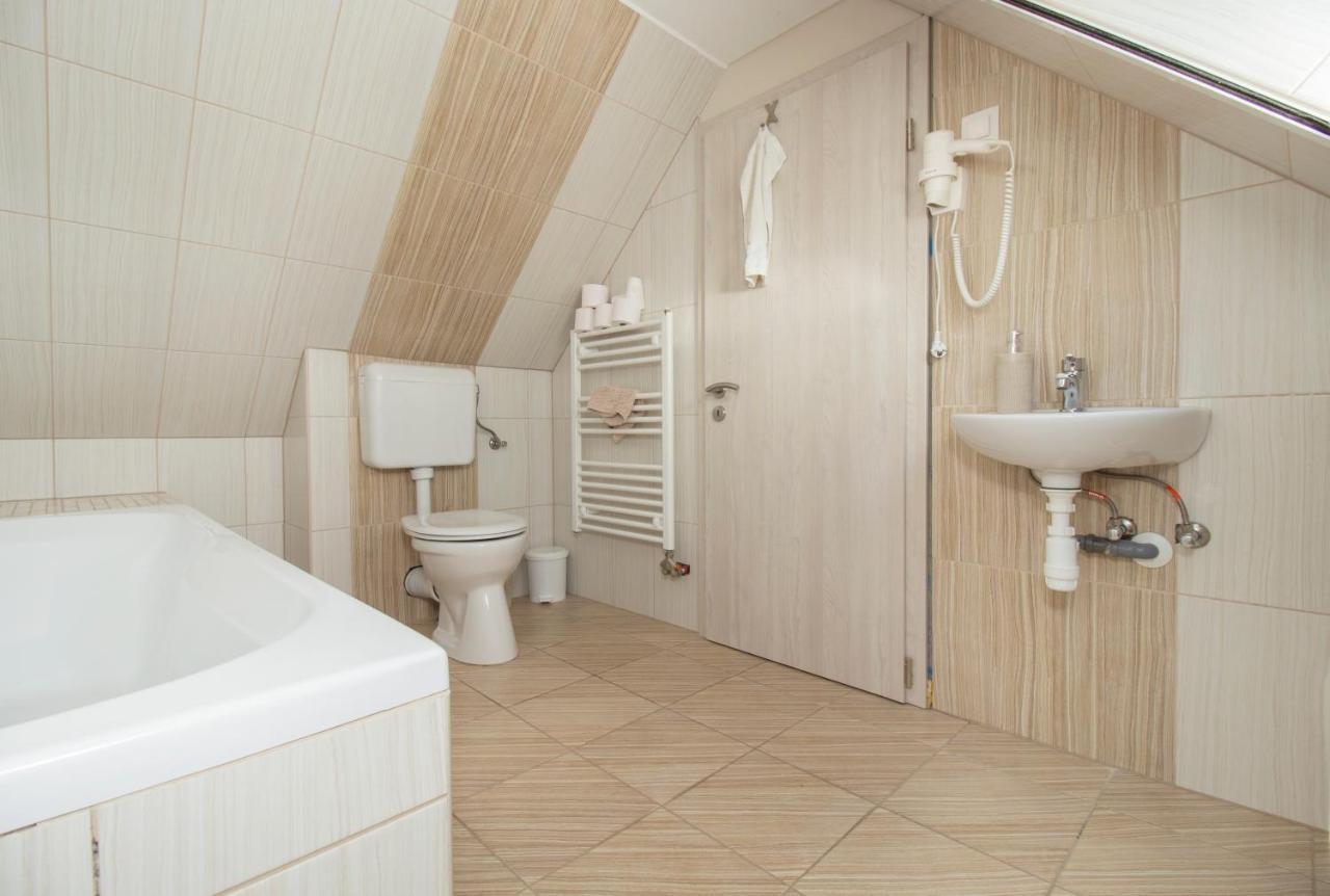 Ponty-Lak Panzio Guest House Davod Bagian luar foto