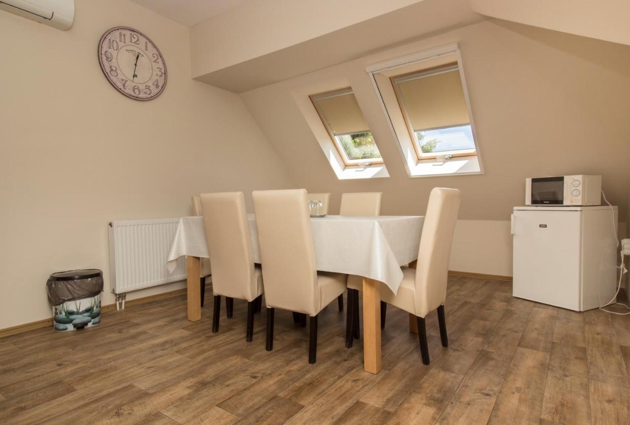 Ponty-Lak Panzio Guest House Davod Bagian luar foto