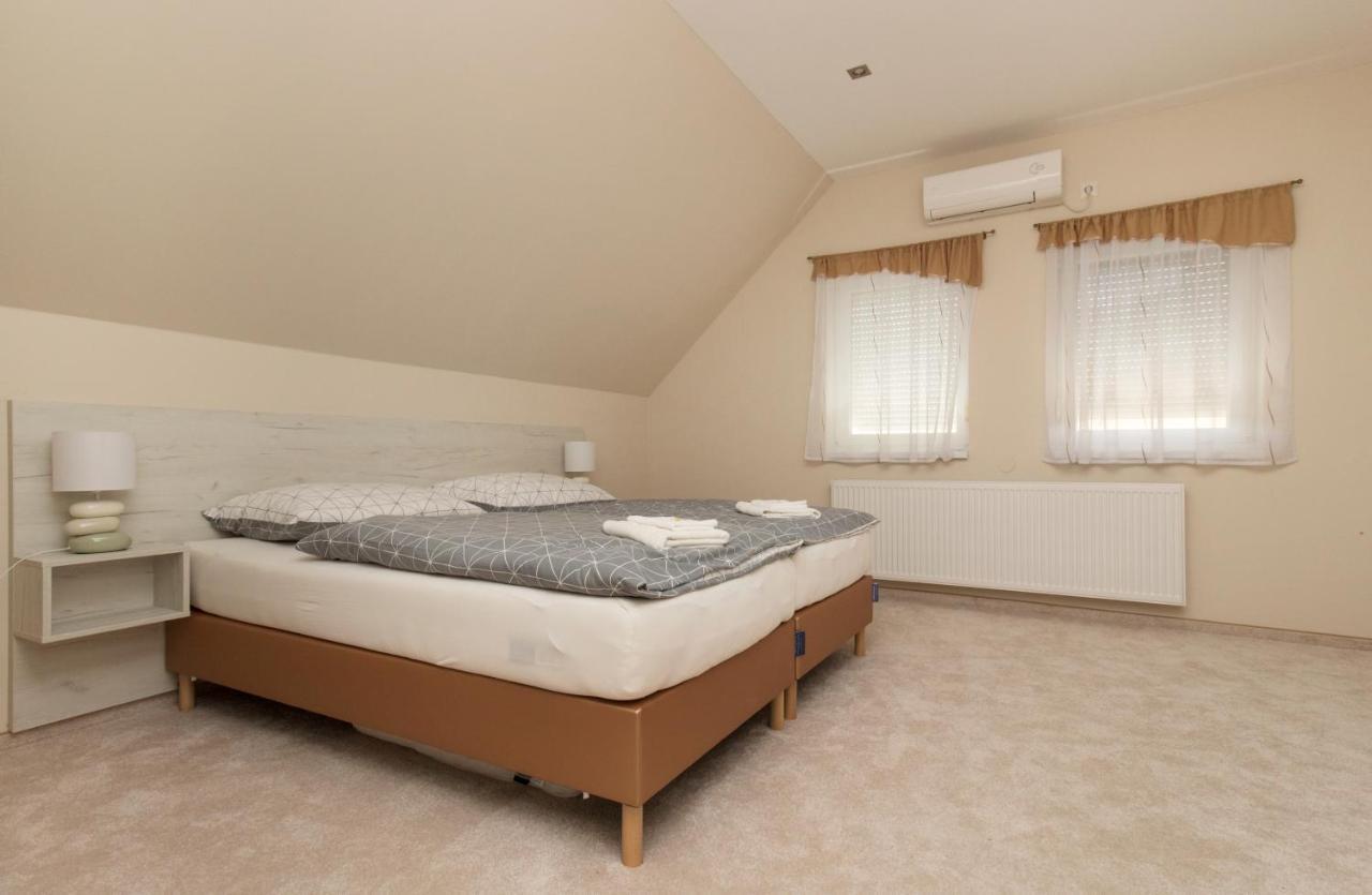 Ponty-Lak Panzio Guest House Davod Bagian luar foto