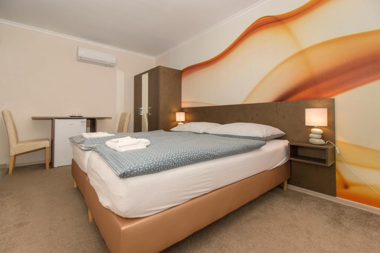 Ponty-Lak Panzio Guest House Davod Bagian luar foto