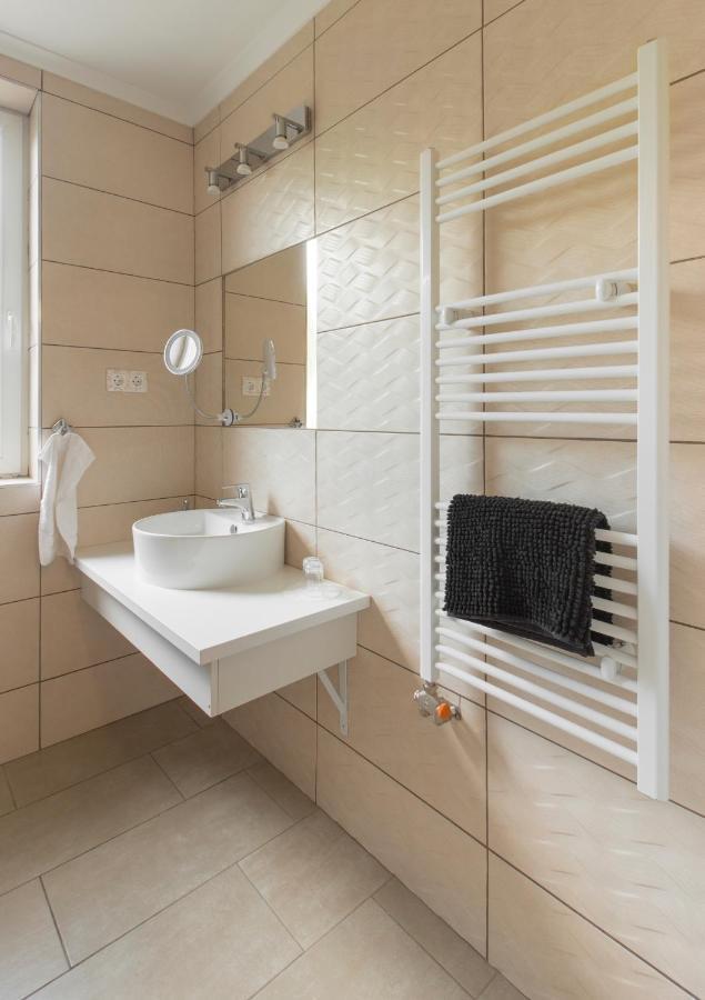 Ponty-Lak Panzio Guest House Davod Bagian luar foto