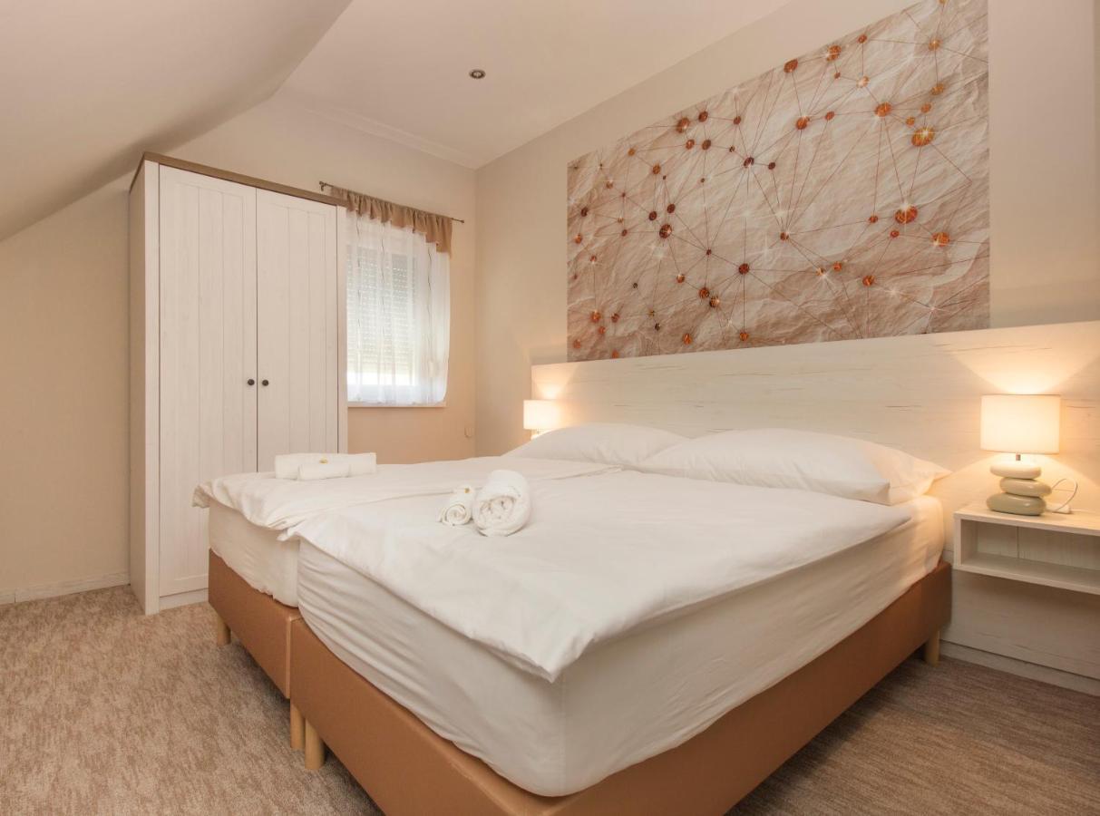 Ponty-Lak Panzio Guest House Davod Bagian luar foto