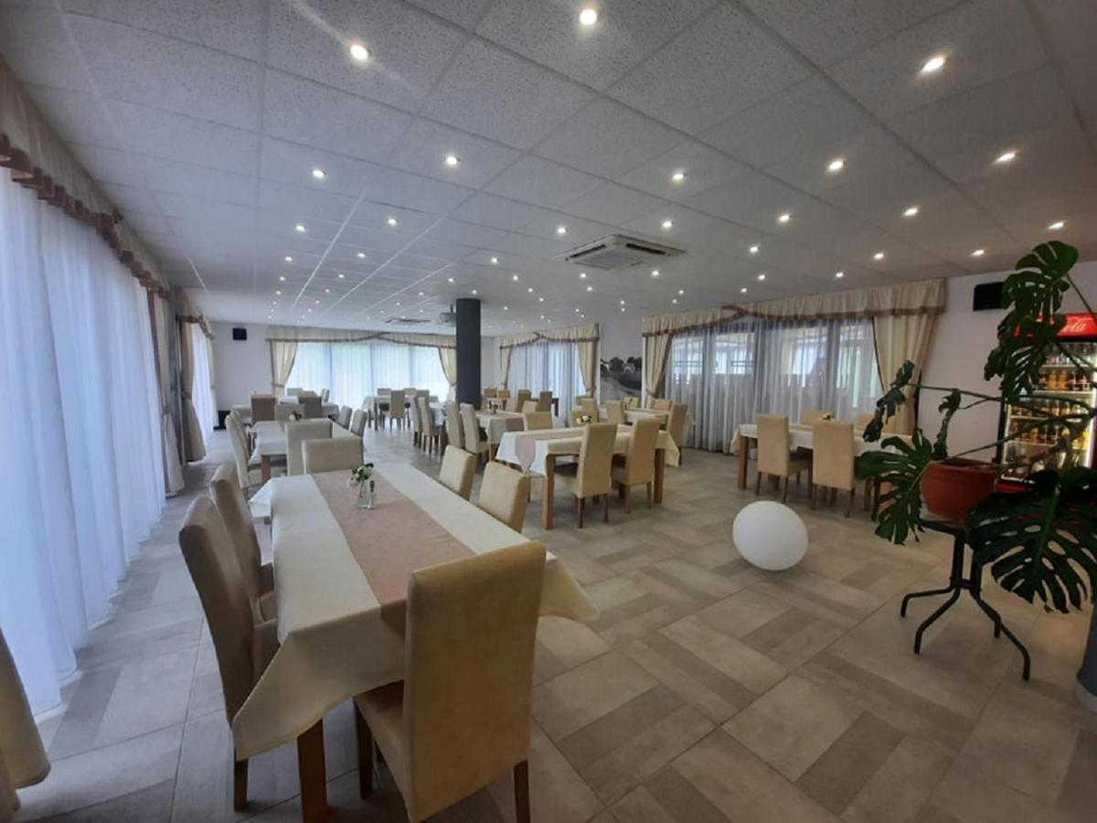 Ponty-Lak Panzio Guest House Davod Bagian luar foto