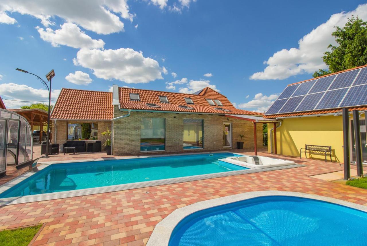 Ponty-Lak Panzio Guest House Davod Bagian luar foto