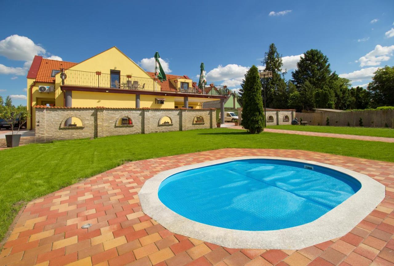 Ponty-Lak Panzio Guest House Davod Bagian luar foto